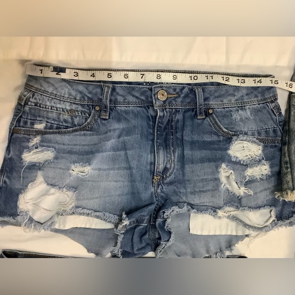 5 Pairs of Jean Shorts
All Shorts have the same Measurements - Picture 2 of 6